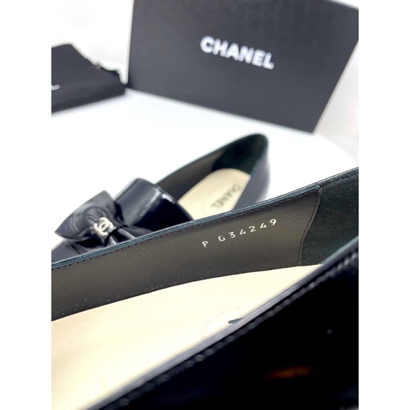 CHANEL black patent  leather bow loafers flats EURO 37.5/USA 7.5 - Picture 9 of 16